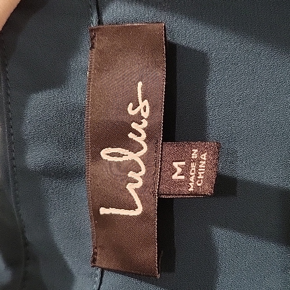 Lulu's button down blouse (M) - Picture 2 of 6